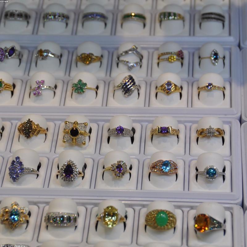 Galeri Gelang Emas Charm 18K